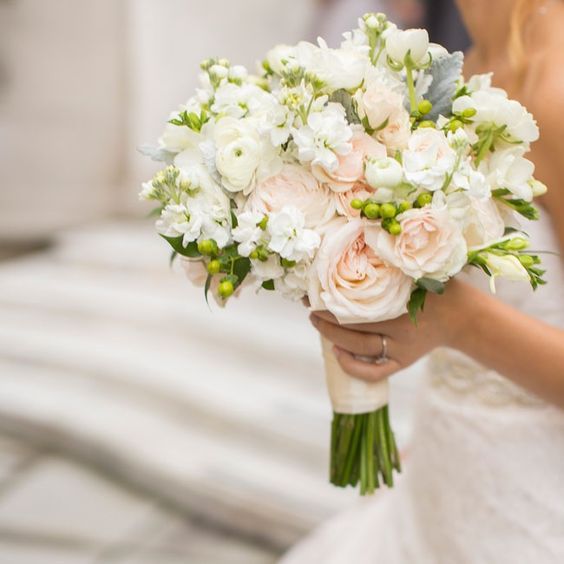 bride holding bouquet