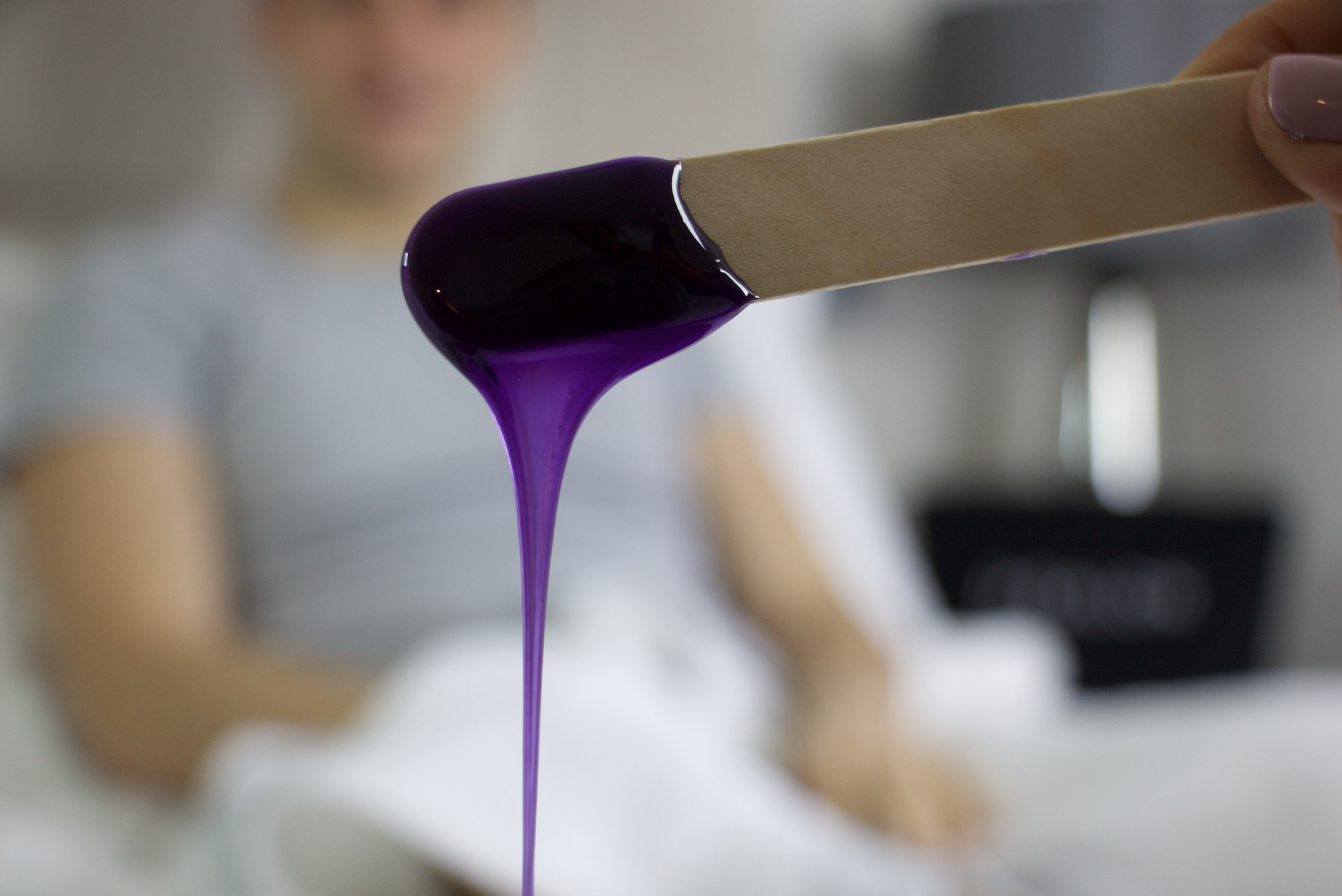 What’s the difference between hot wax and strip wax?